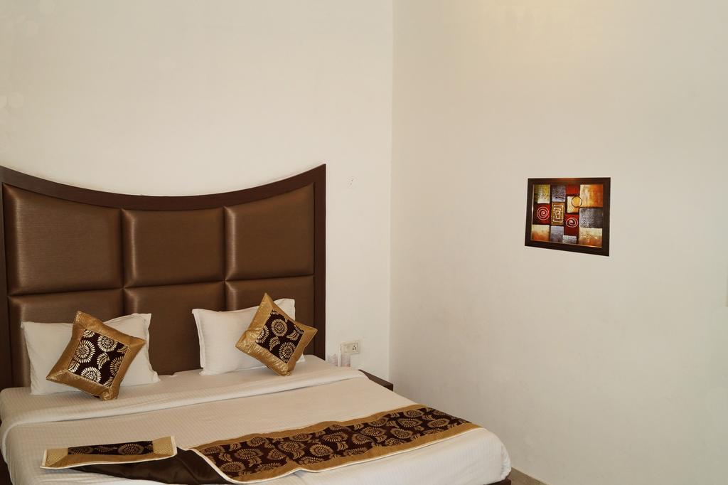Hotel Sheela, 100M From Taj Mahal Agra  Exterior foto