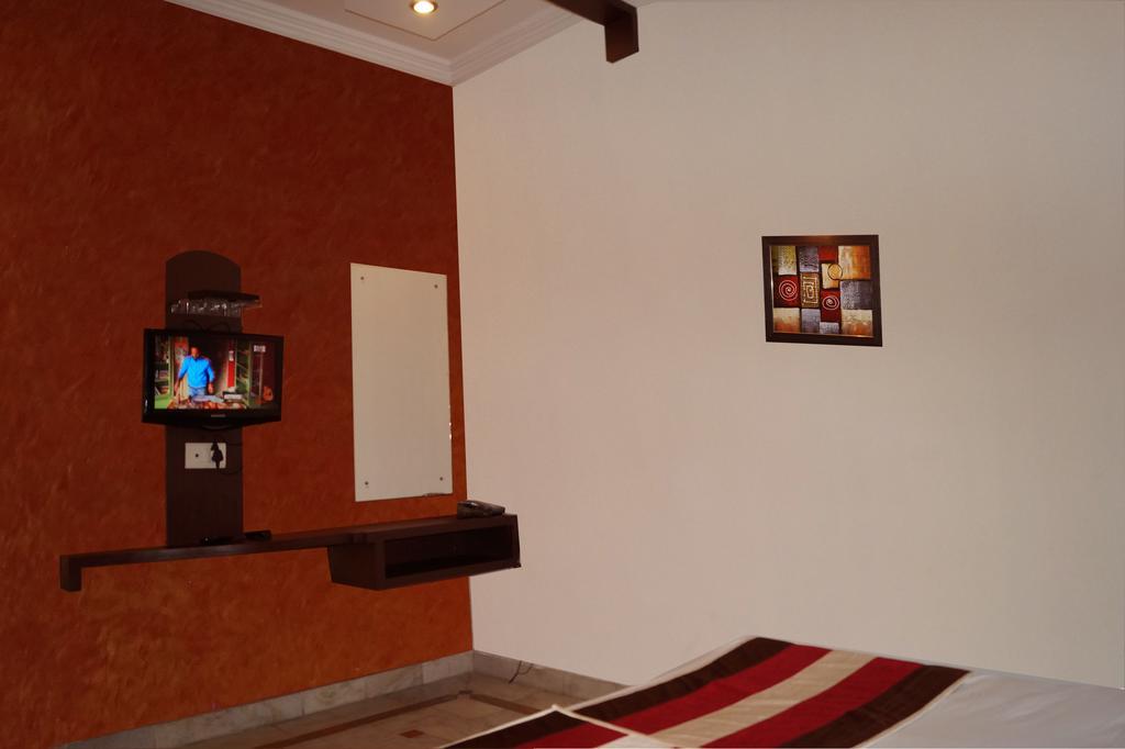 Hotel Sheela, 100M From Taj Mahal Agra  Exterior foto