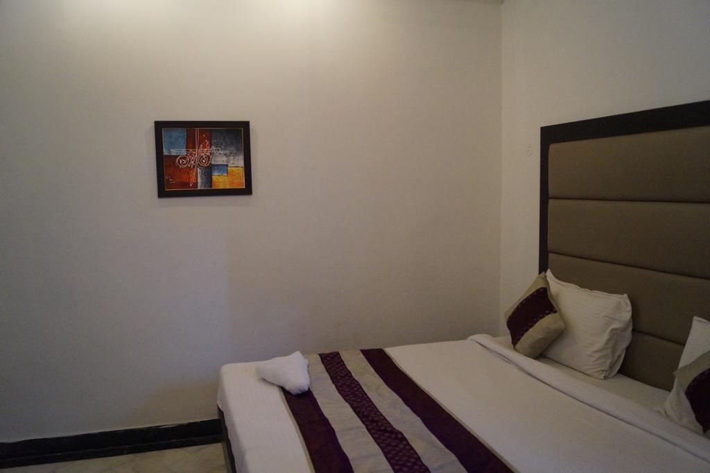 Hotel Sheela, 100M From Taj Mahal Agra  Exterior foto