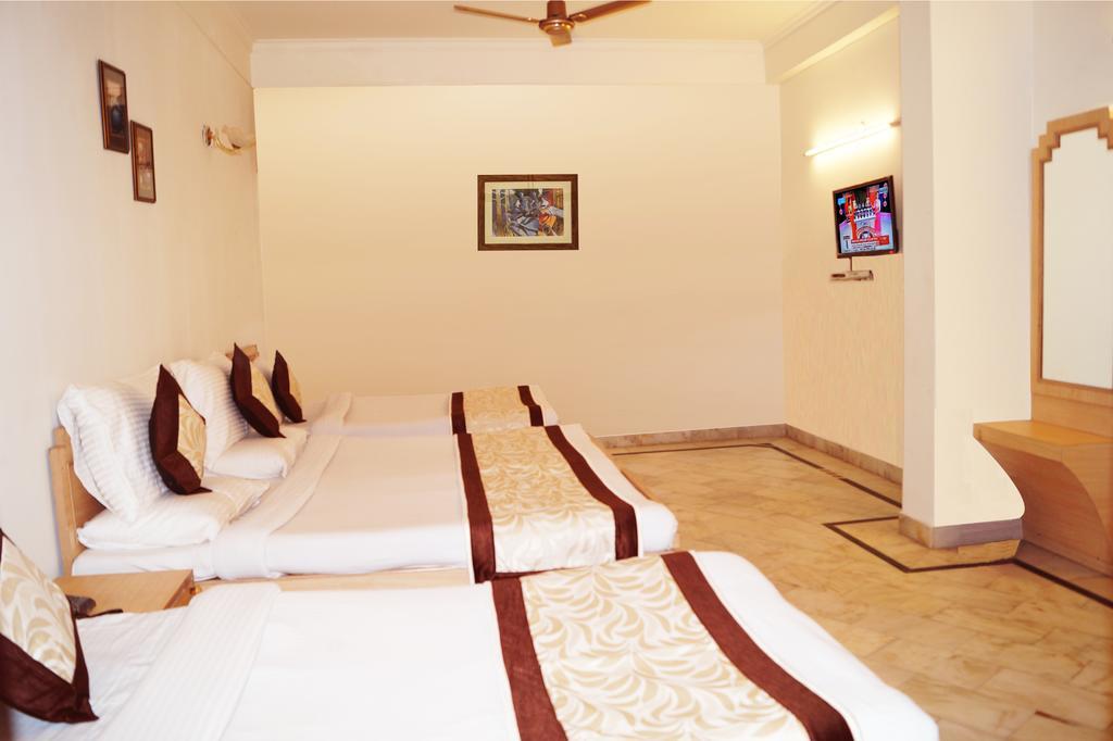 Hotel Sheela, 100M From Taj Mahal Agra  Exterior foto