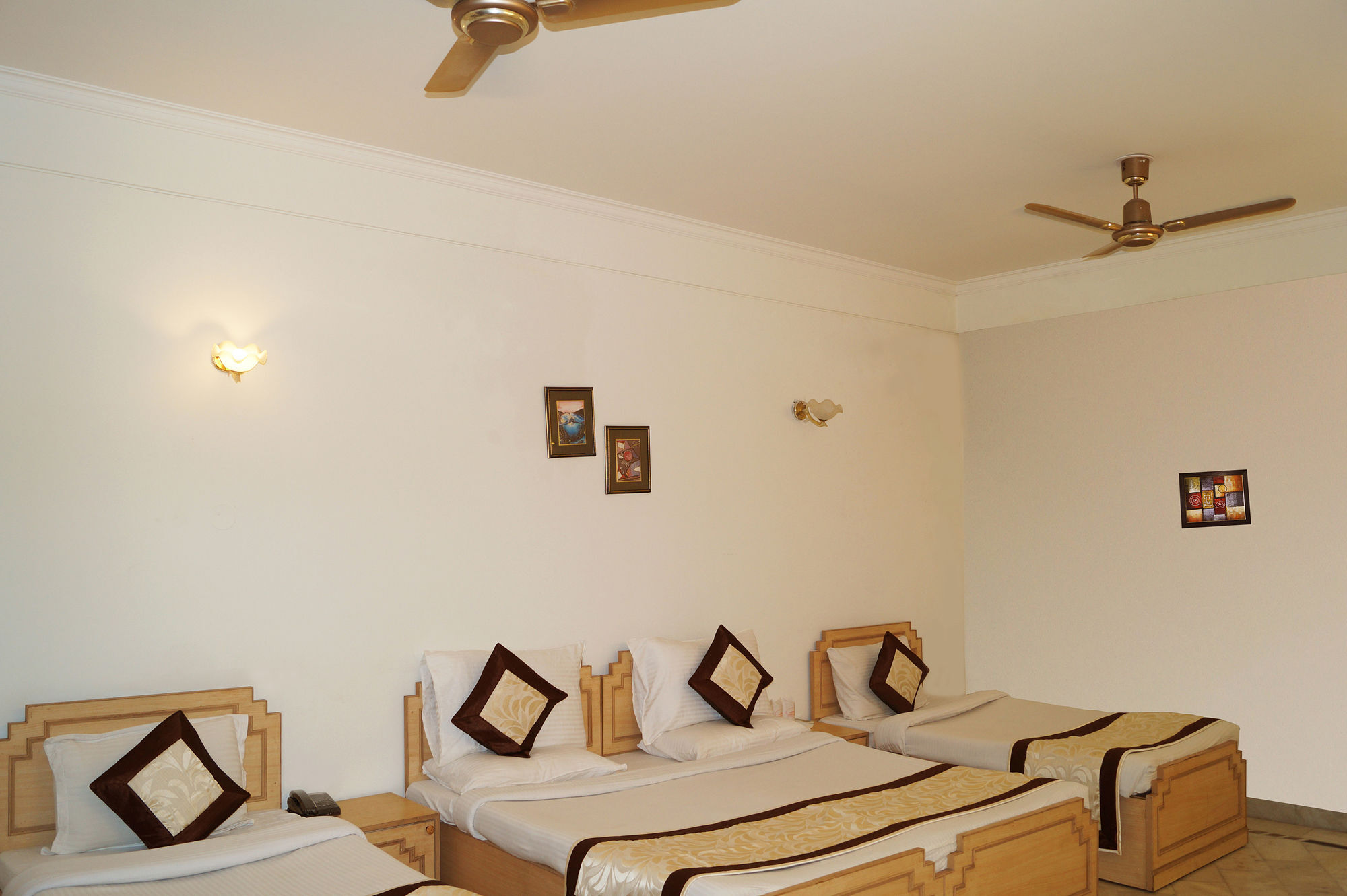 Hotel Sheela, 100M From Taj Mahal Agra  Exterior foto